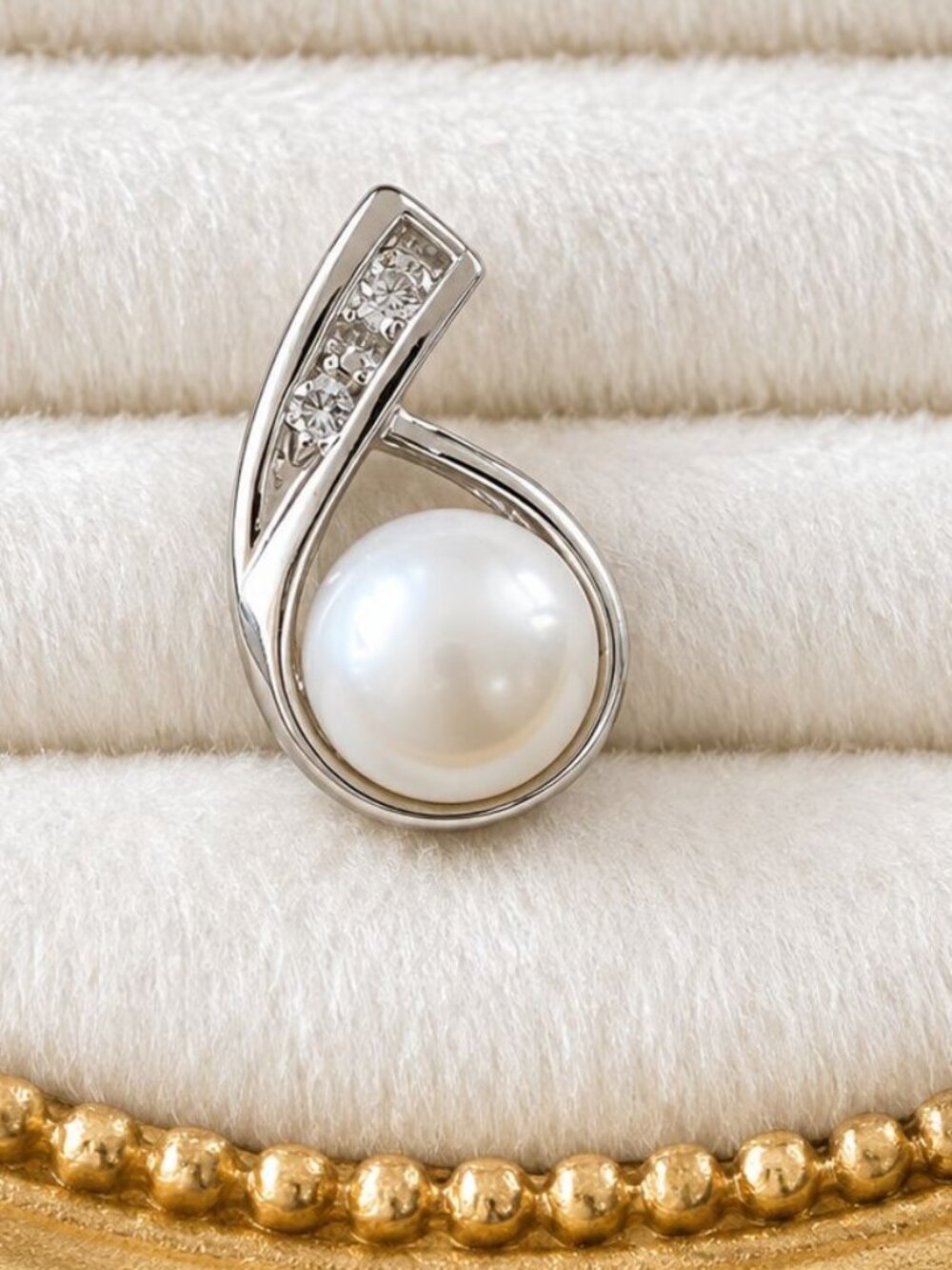 Vintage 10K Gold Pearl & Diamond Pendant 2g Petite Fine Jewelry